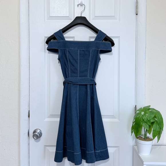 Only Jeans Stylish Off-Shoulder Denim Dress Size XS - Picture 2 of 9